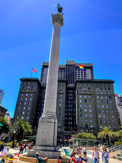 San Francisco - Union Square: Dewey Monument and St. Franc…