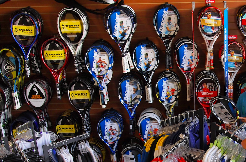 A Simple Guide to Choosing the Right Tennis Racquet