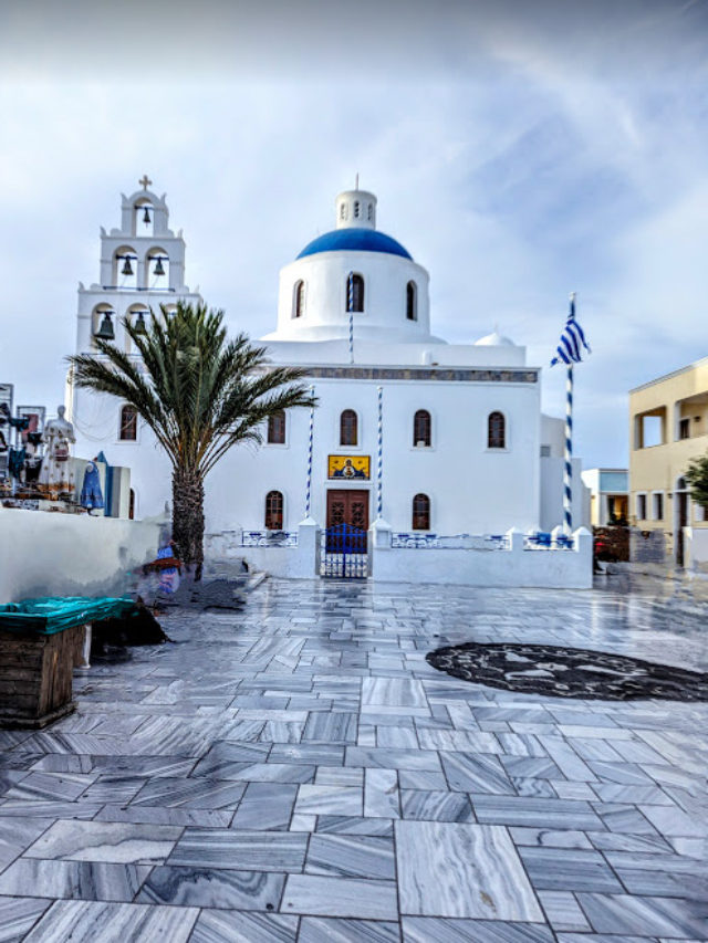 Exploring Oia in Santorini, Greece